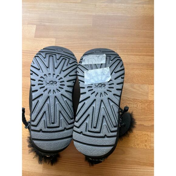 UGG AUSTRALIA RENN BRAIDED STRAP SWAROVSKI CRYSTAL BLACK BLING BOOTS SIZE 6.5 US - Picture 5 of 8